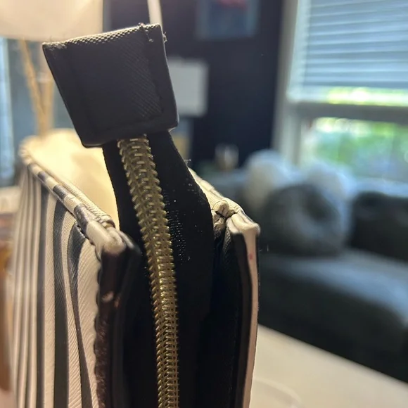 Betsey Johnson Clutch Large Wristlet and Crossbody Wallet EUC Stripes Vintage - Picture 5 of 16